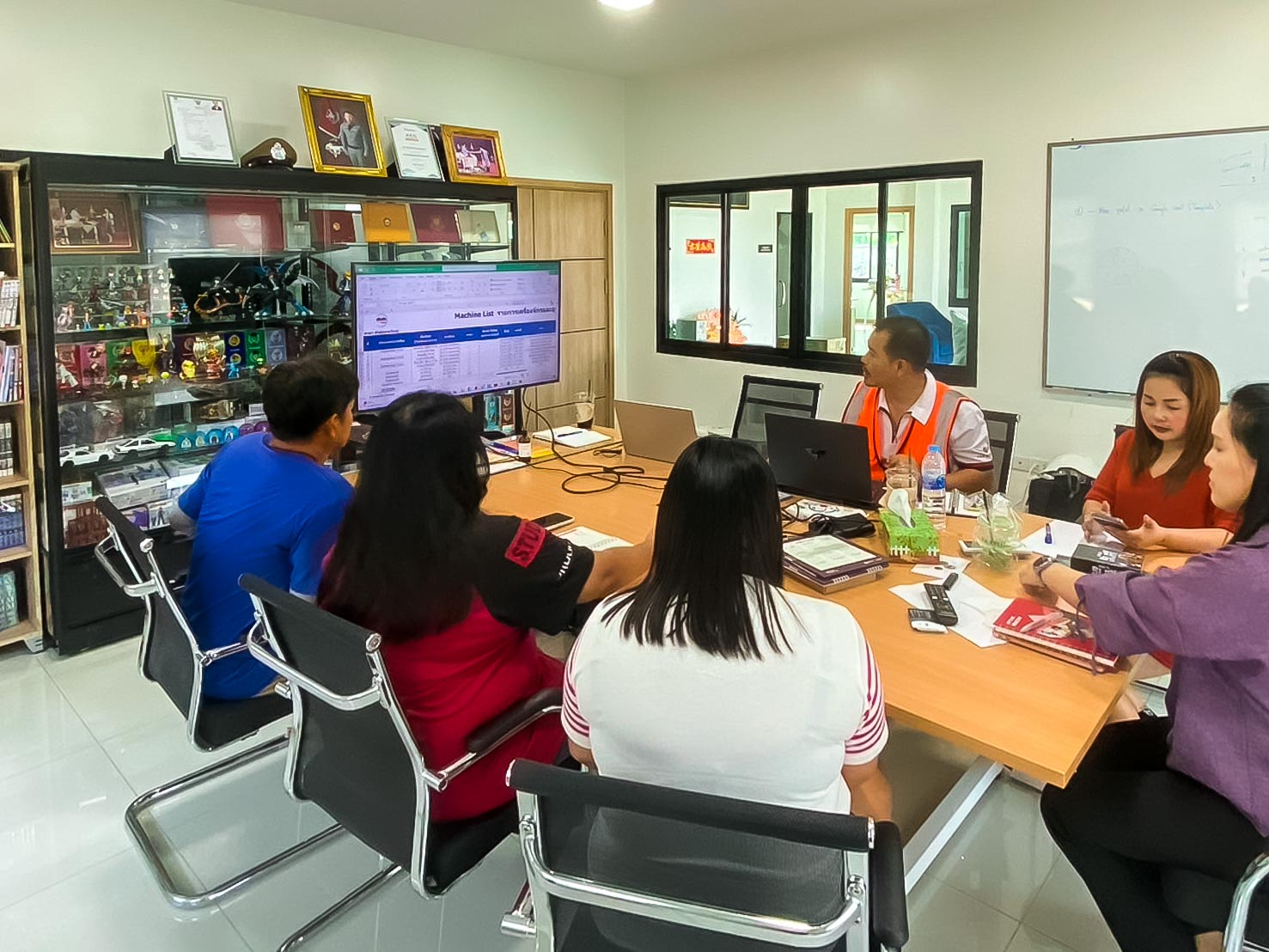 ภาพบรรยากาศ การวางระบบแบบ "จับมือทำ" บริษัท 368 ค้าเหล็ก