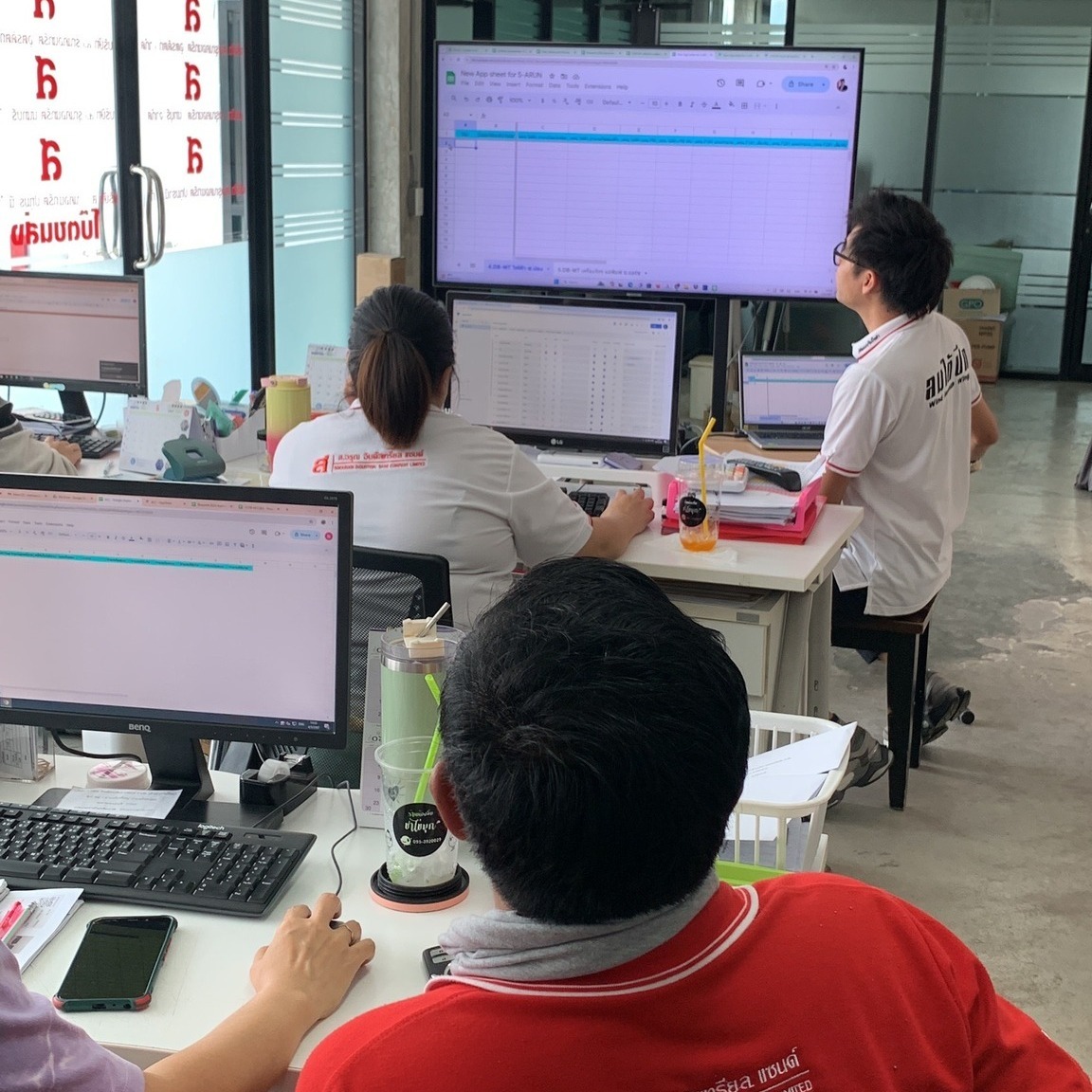 ภาพบรรยากาศ แนะนำการสร้างและการใช้งาน Google Sheet dashboard Template สูตรลับจาก TOP SPEECH เพื่อติดอาวุธให้เจ้าของกิจการ (ส่วนหนึ่งของคอร์สการจัดการระบบในองค์กร) บริษัท ส.อรุณ คอนกรีต จำกัด 