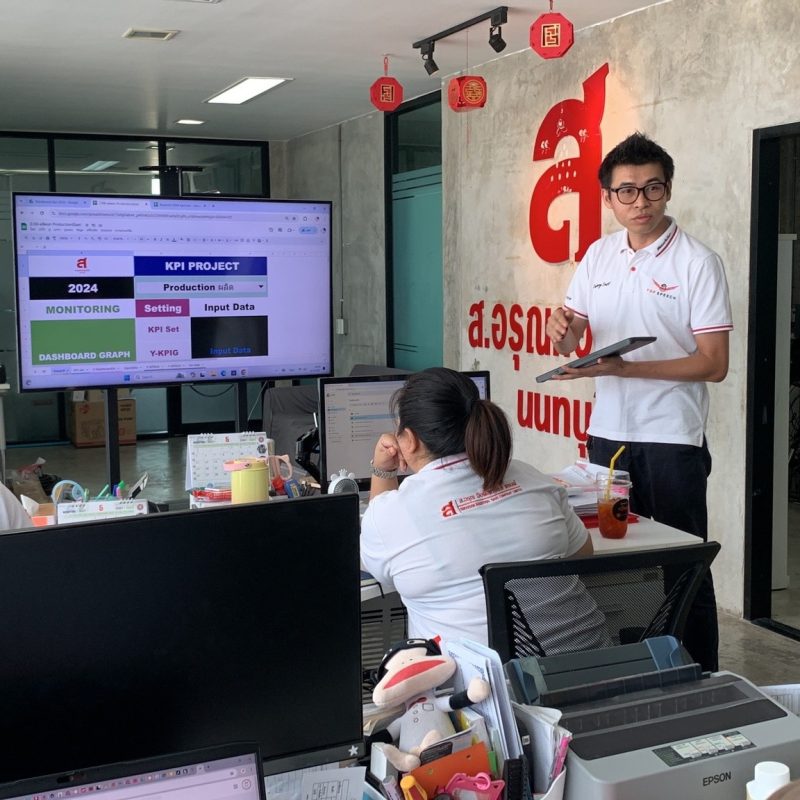 ภาพบรรยากาศ แนะนำการสร้างและการใช้งาน Google Sheet dashboard Template สูตรลับจาก TOP SPEECH เพื่อติดอาวุธให้เจ้าของกิจการ (ส่วนหนึ่งของคอร์สการจัดการระบบในองค์กร) บริษัท ส.อรุณ คอนกรีต จำกัด